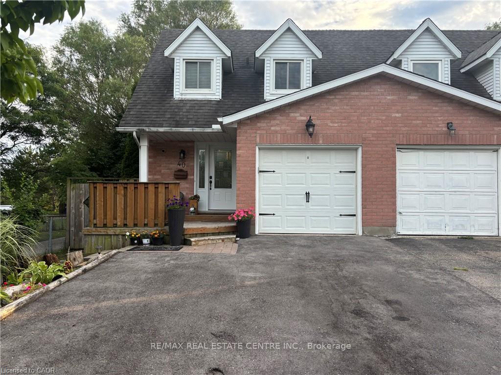 Photo 2 of 40 Caprice Court, Kitchener, Victoria Hills — HOMEH