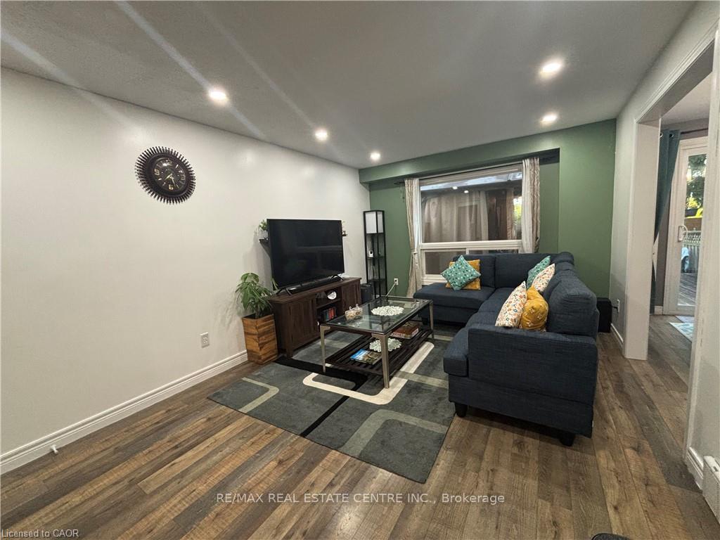 Photo 7 of 40 Caprice Court, Kitchener, Victoria Hills — HOMEH