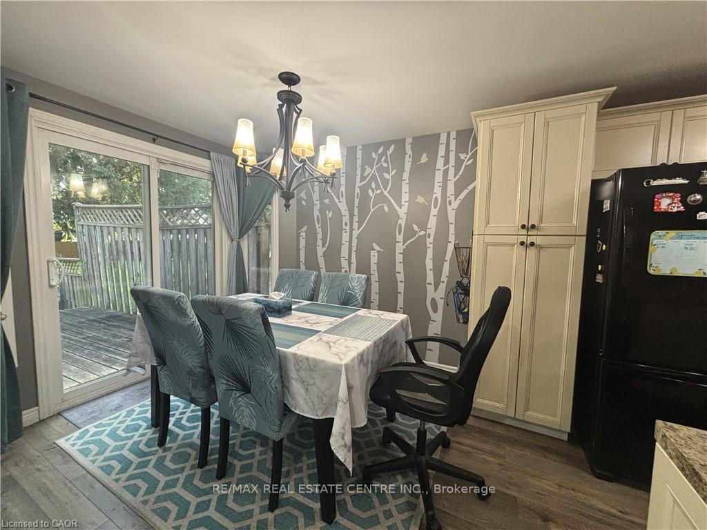 Photo 12 of 40 Caprice Court, Kitchener, Victoria Hills — HOMEH