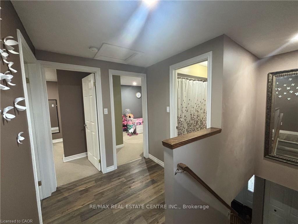 Photo 14 of 40 Caprice Court, Kitchener, Victoria Hills — HOMEH