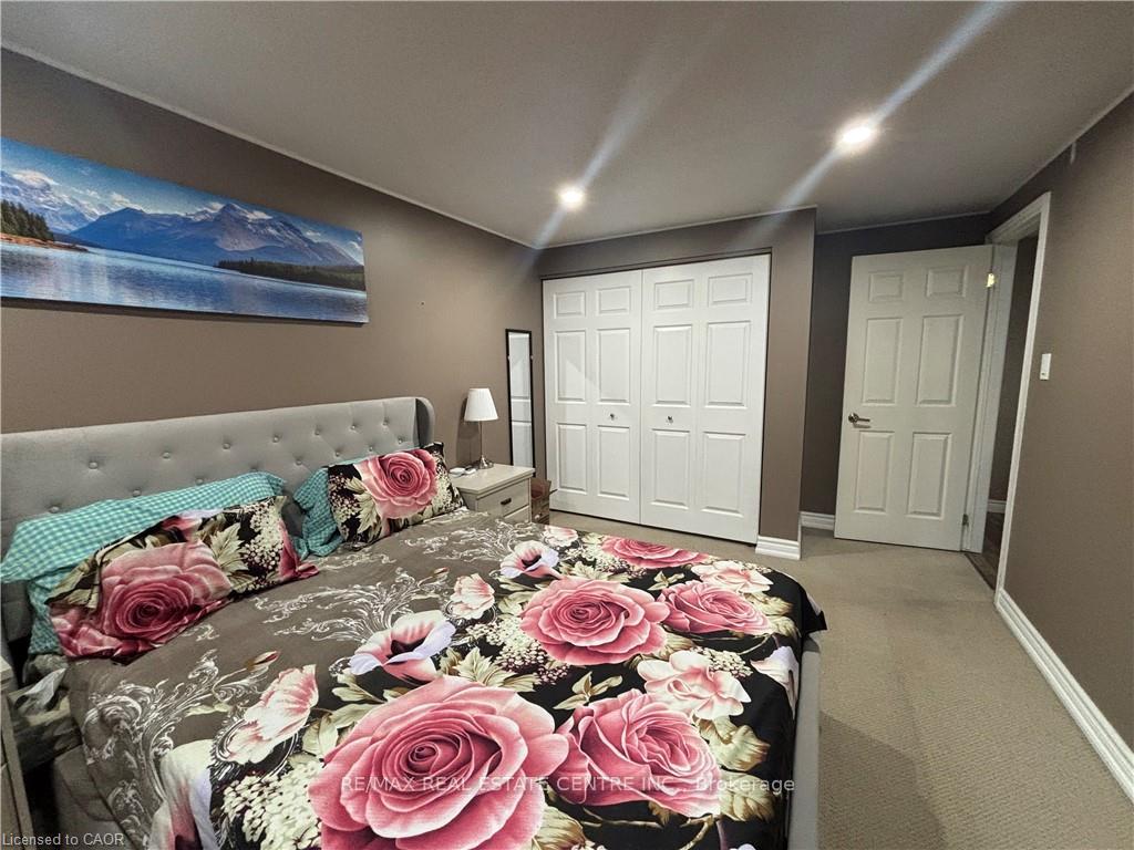 Photo 18 of 40 Caprice Court, Kitchener, Victoria Hills — HOMEH