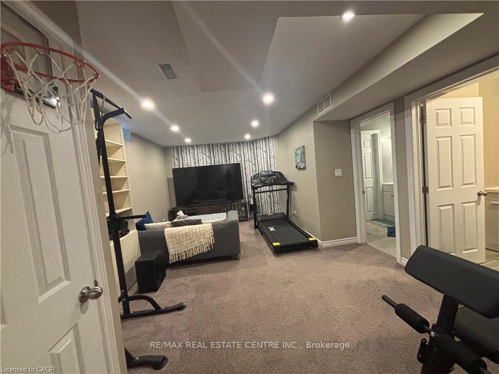Photo 21 of 40 Caprice Court, Kitchener, Victoria Hills — HOMEH