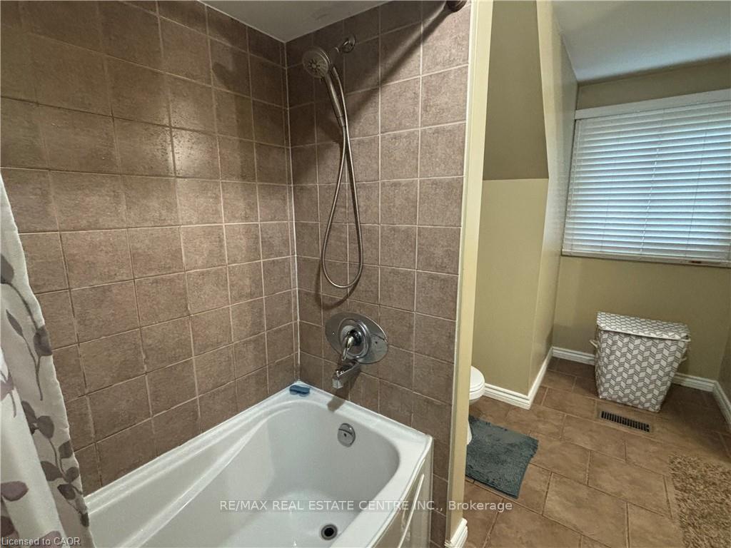 Photo 22 of 40 Caprice Court, Kitchener, Victoria Hills — HOMEH