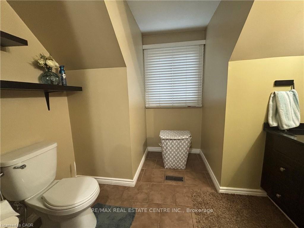 Photo 23 of 40 Caprice Court, Kitchener, Victoria Hills — HOMEH