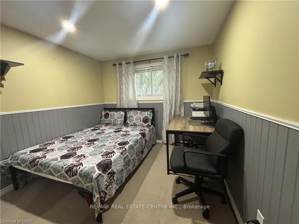 Photo 24 of 40 Caprice Court, Kitchener, Victoria Hills — HOMEH