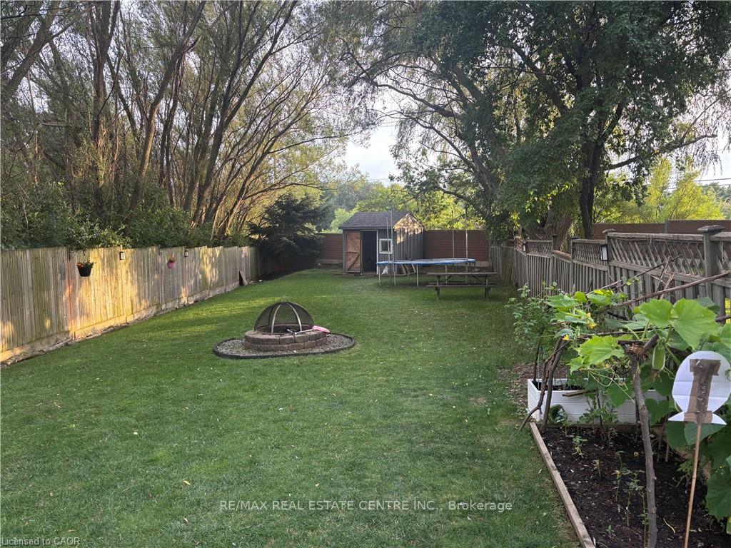 Photo 27 of 40 Caprice Court, Kitchener, Victoria Hills — HOMEH
