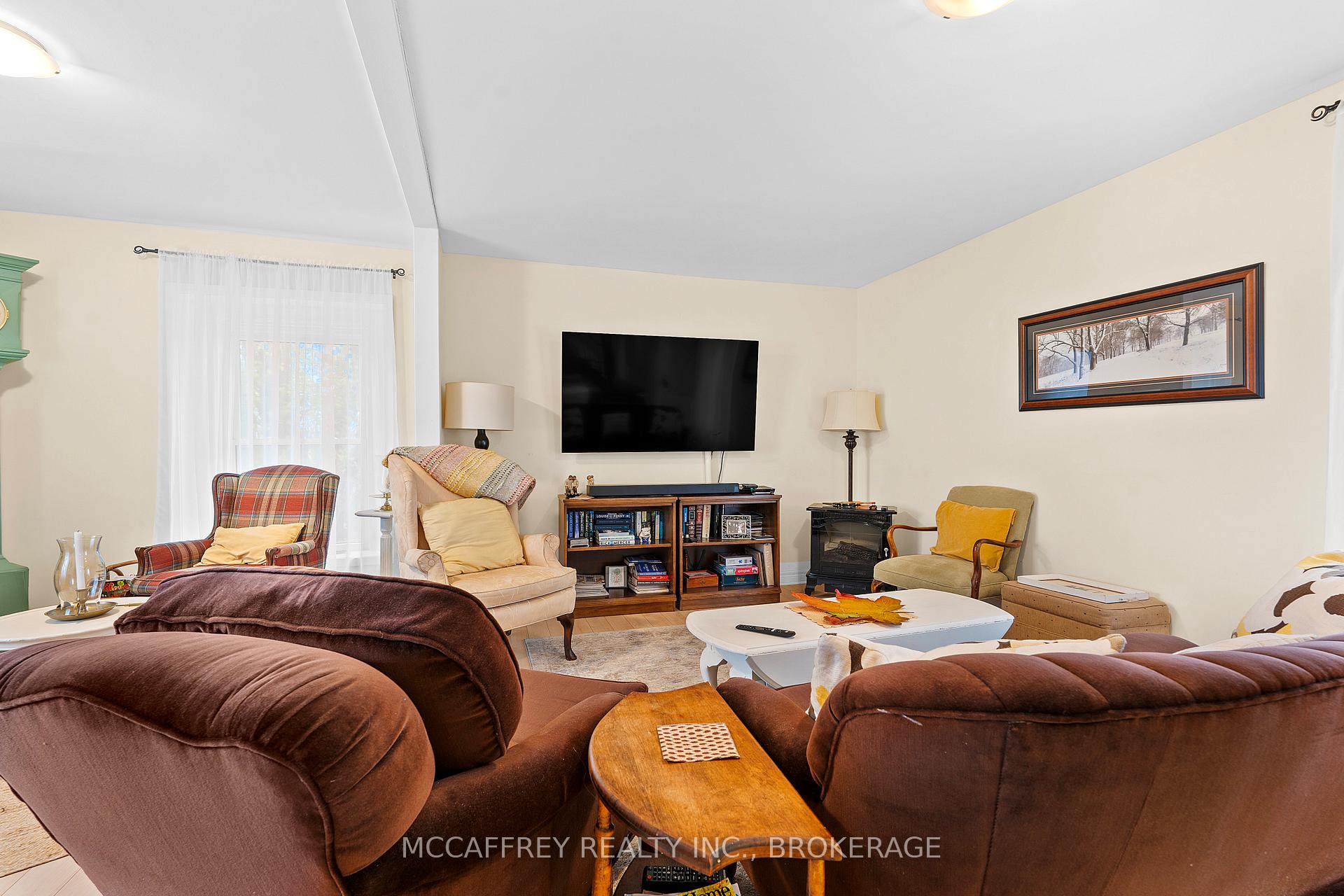 Photo 9 of 1549 Doyle Road, Loyalist, Lennox and Addington - South — HOMEH