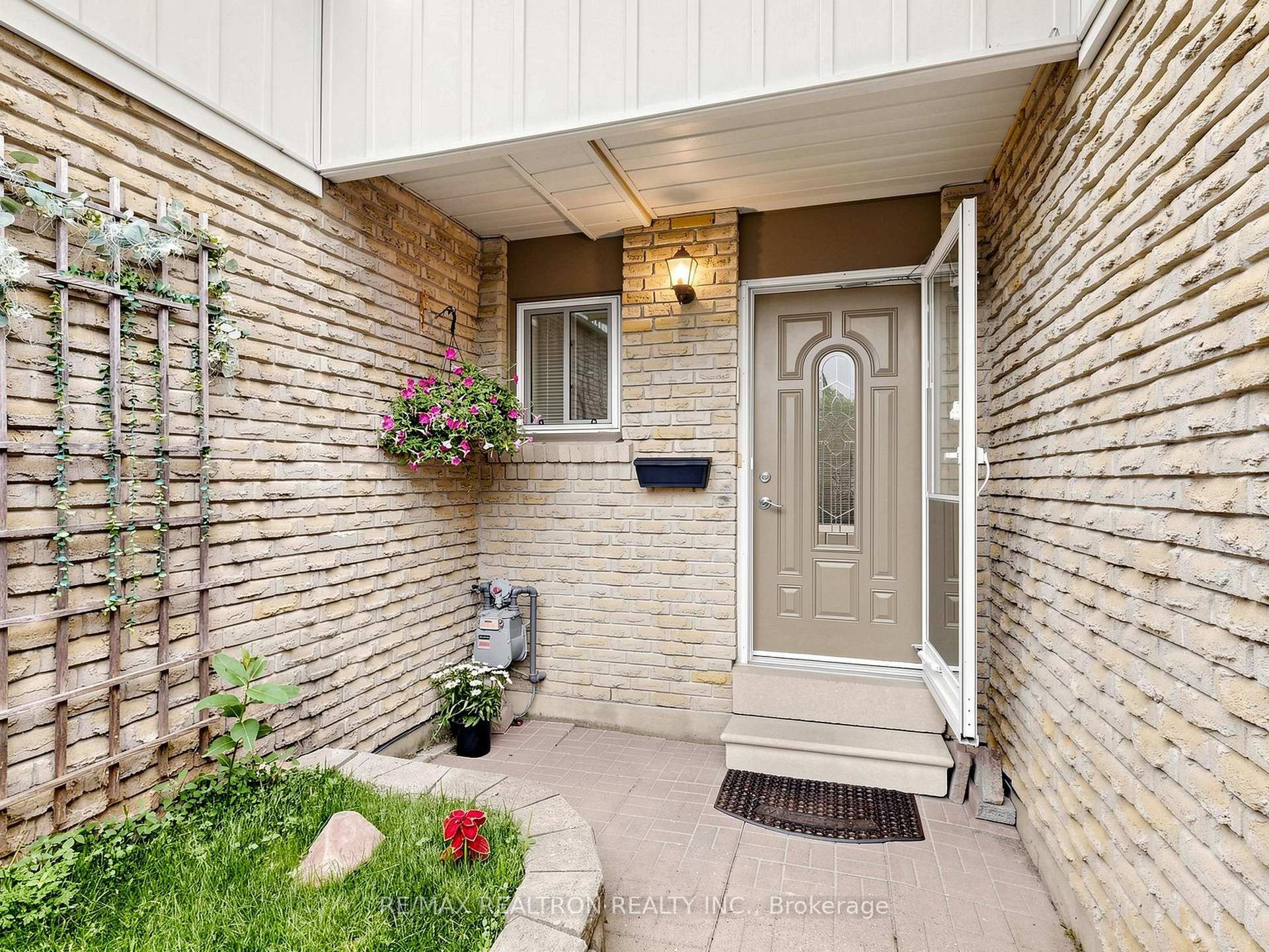 Photo 5 of 12 Robin Court, Barrie, Cundles East — HOMEH