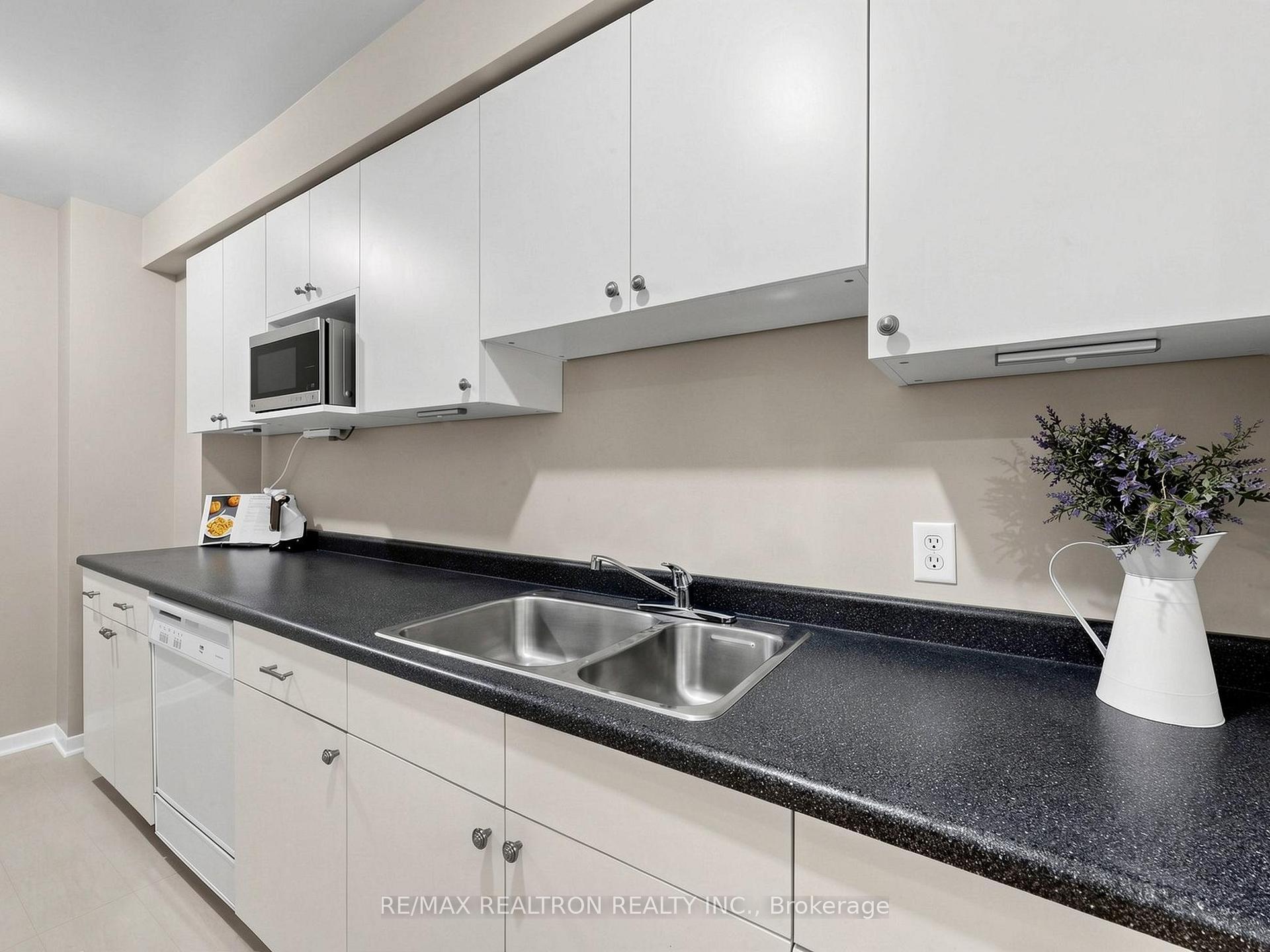 Photo 13 of 12 Robin Court, Barrie, Cundles East — HOMEH