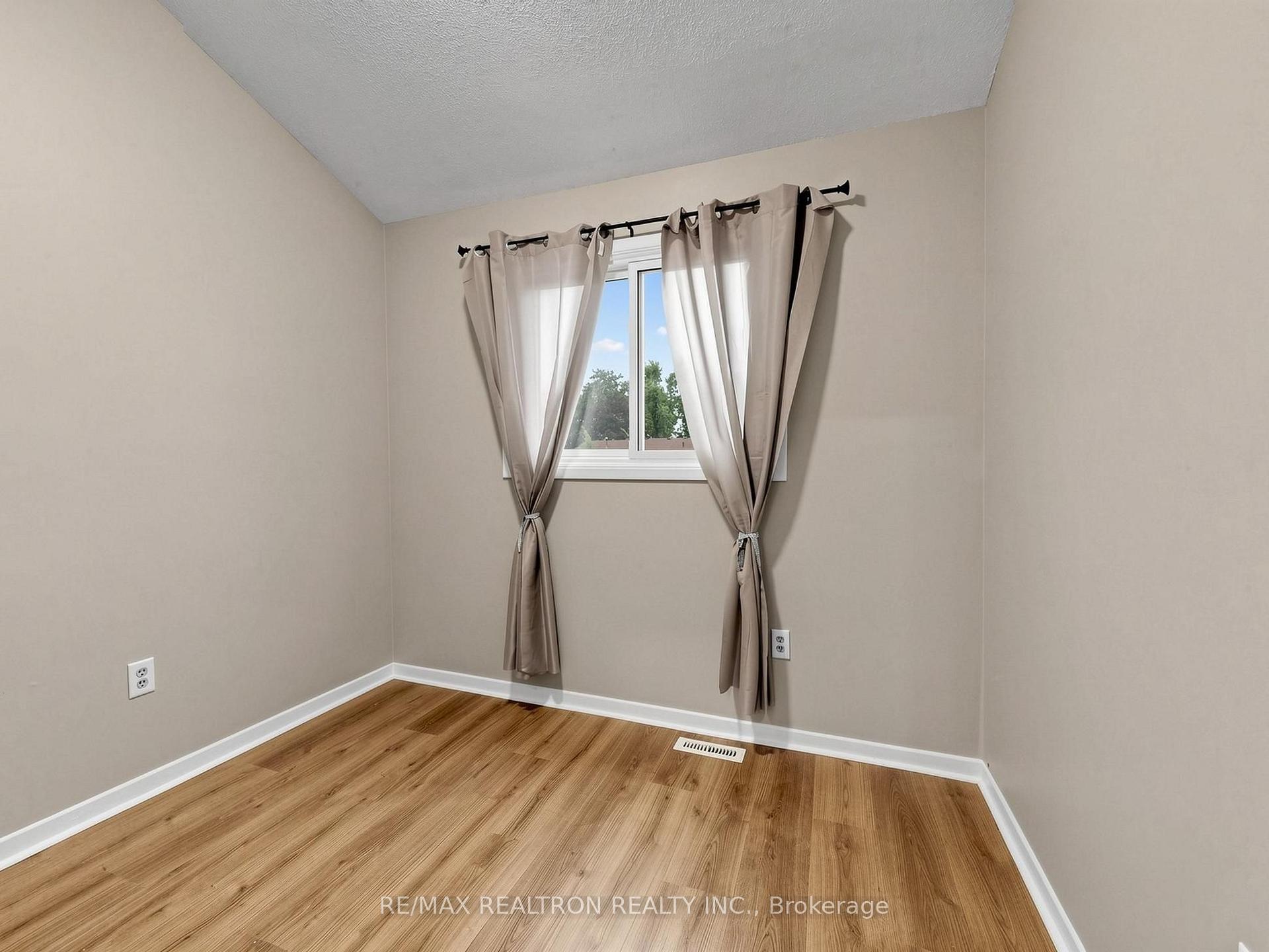 Photo 18 of 12 Robin Court, Barrie, Cundles East — HOMEH