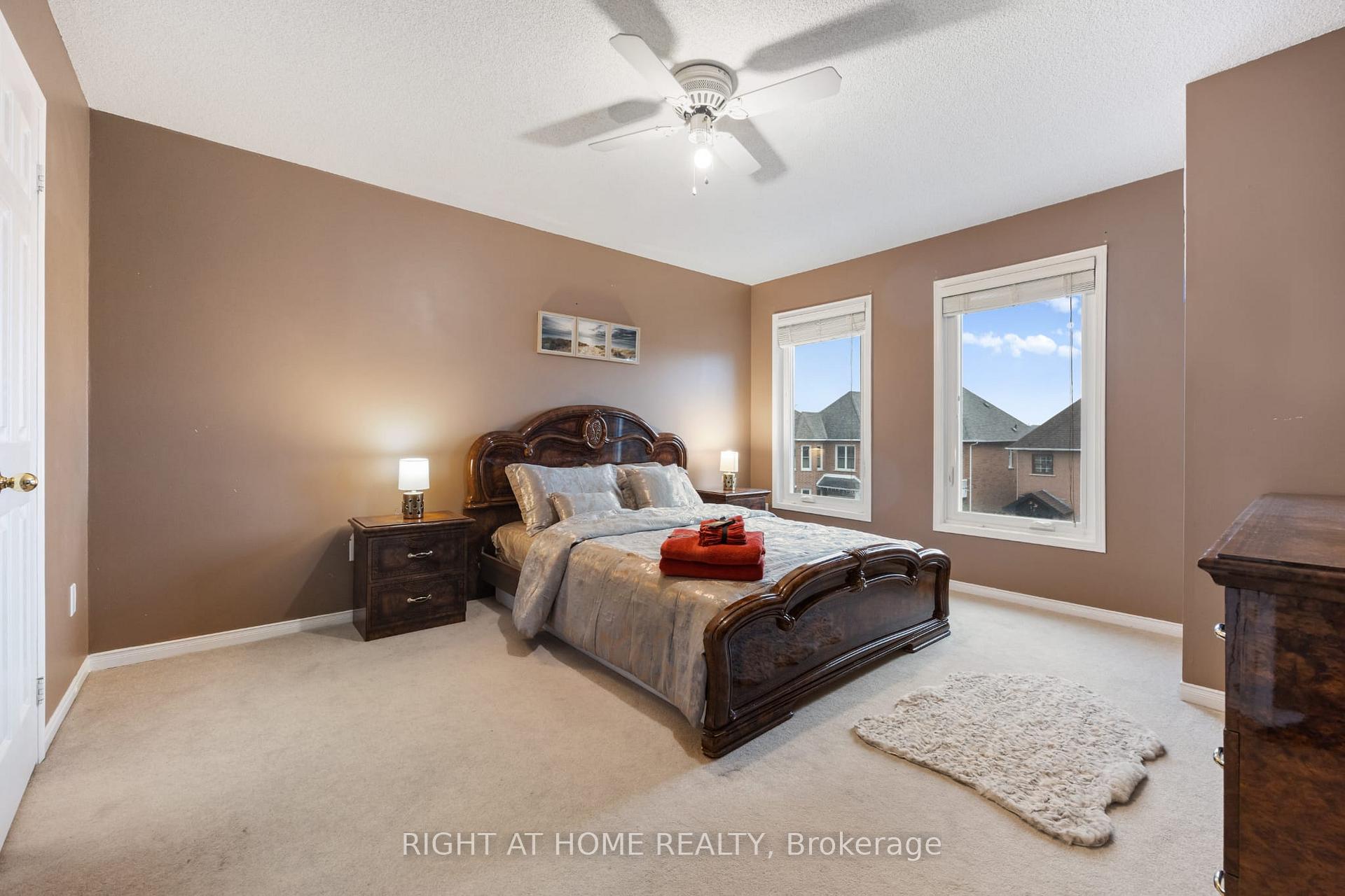 Photo 10 of 54 Amberhill Way, Aurora, Bayview Wellington — HOMEH