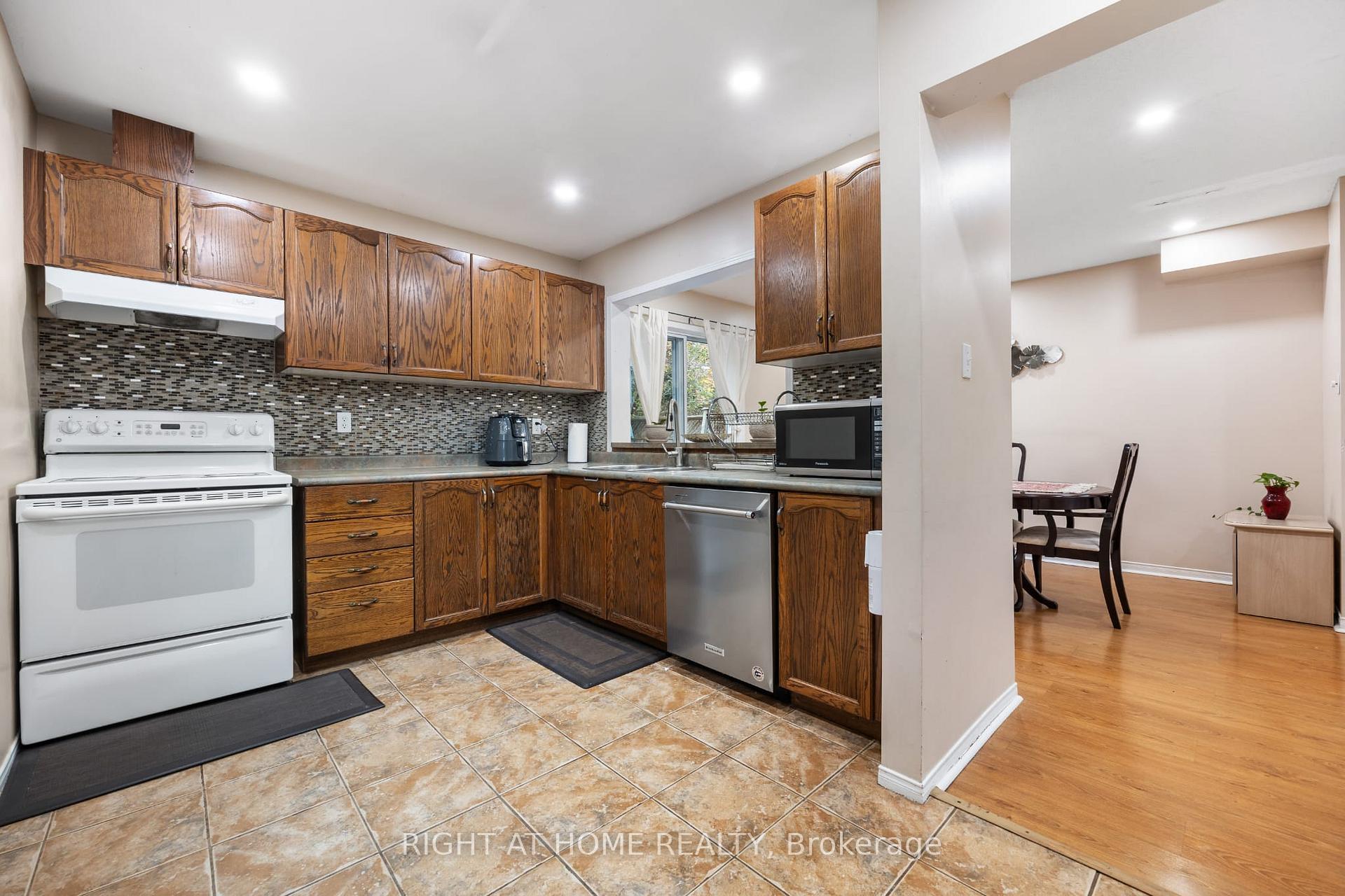 Photo 12 of 54 Amberhill Way, Aurora, Bayview Wellington — HOMEH