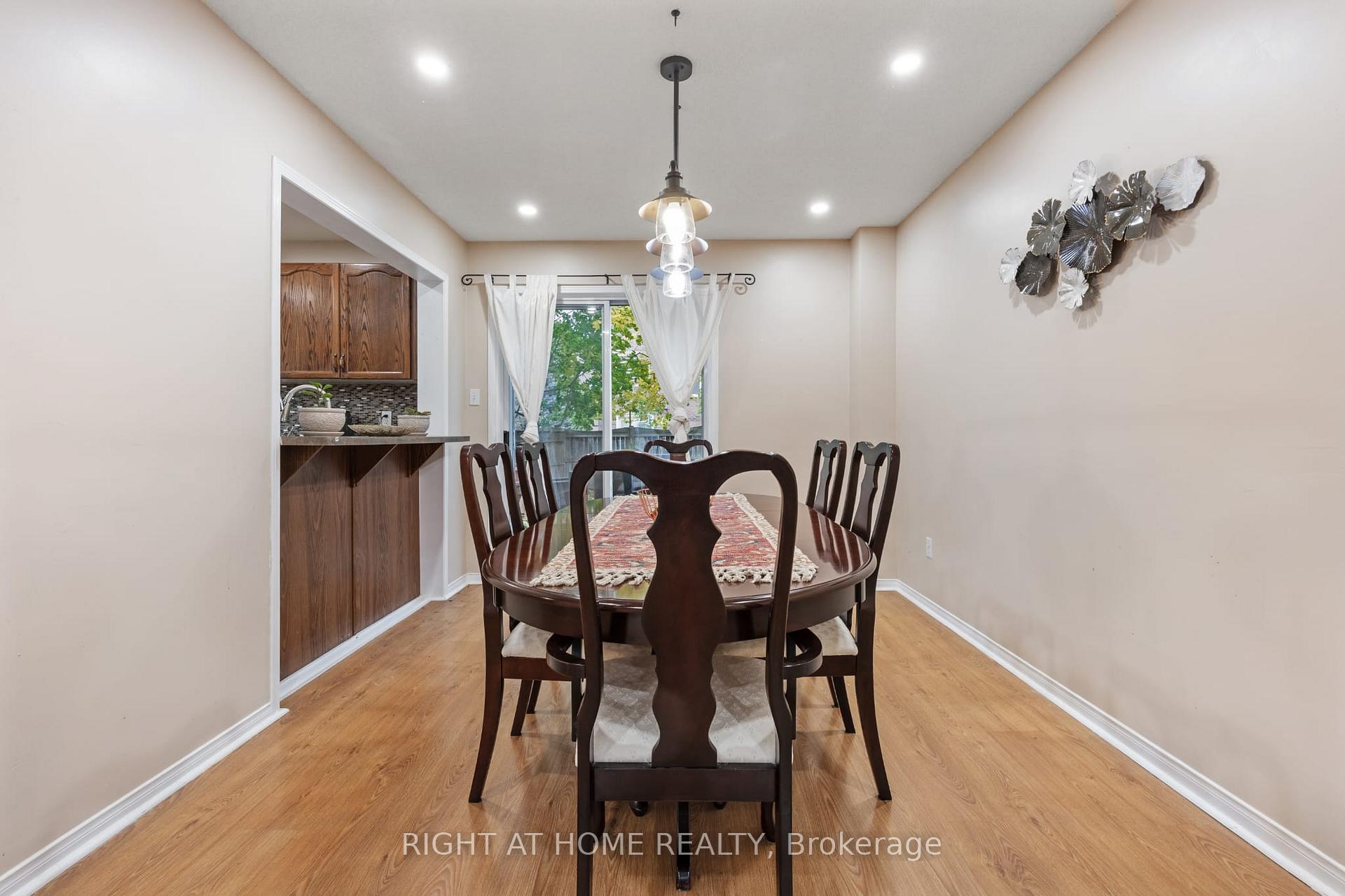 Photo 13 of 54 Amberhill Way, Aurora, Bayview Wellington — HOMEH