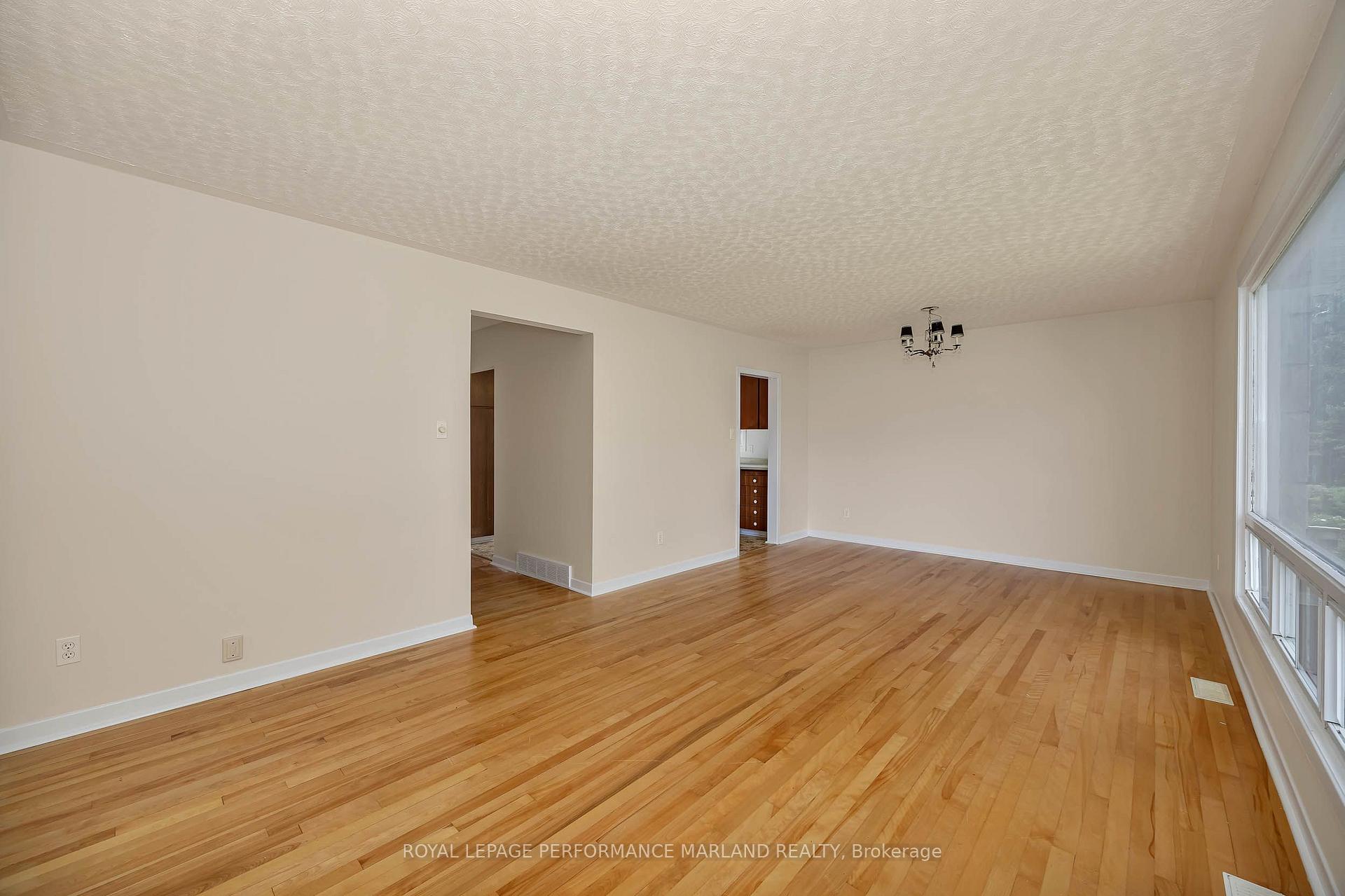 Photo 4 of 845 Forest Street S, Ottawa, Queensway Terrace North — HOMEH