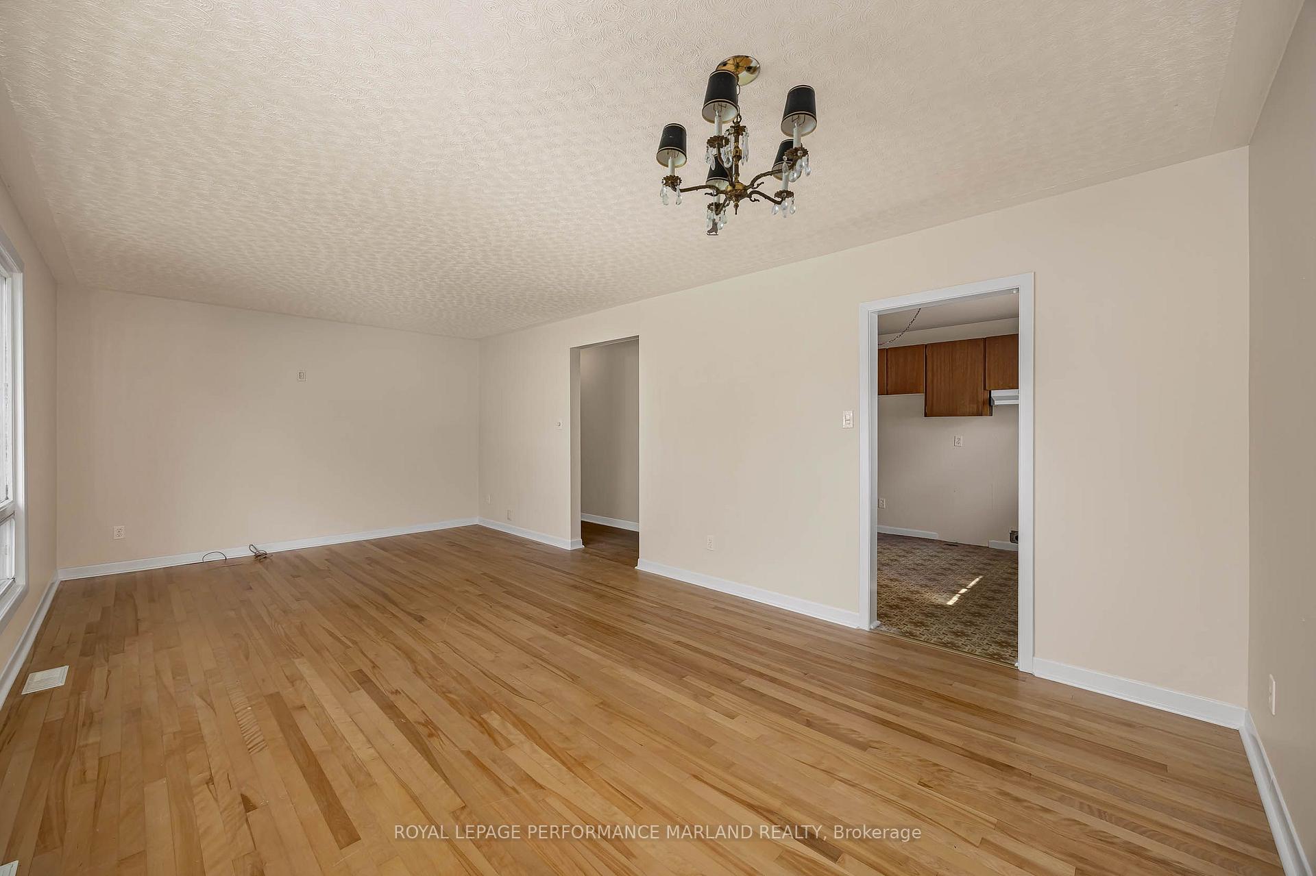 Photo 5 of 845 Forest Street S, Ottawa, Queensway Terrace North — HOMEH