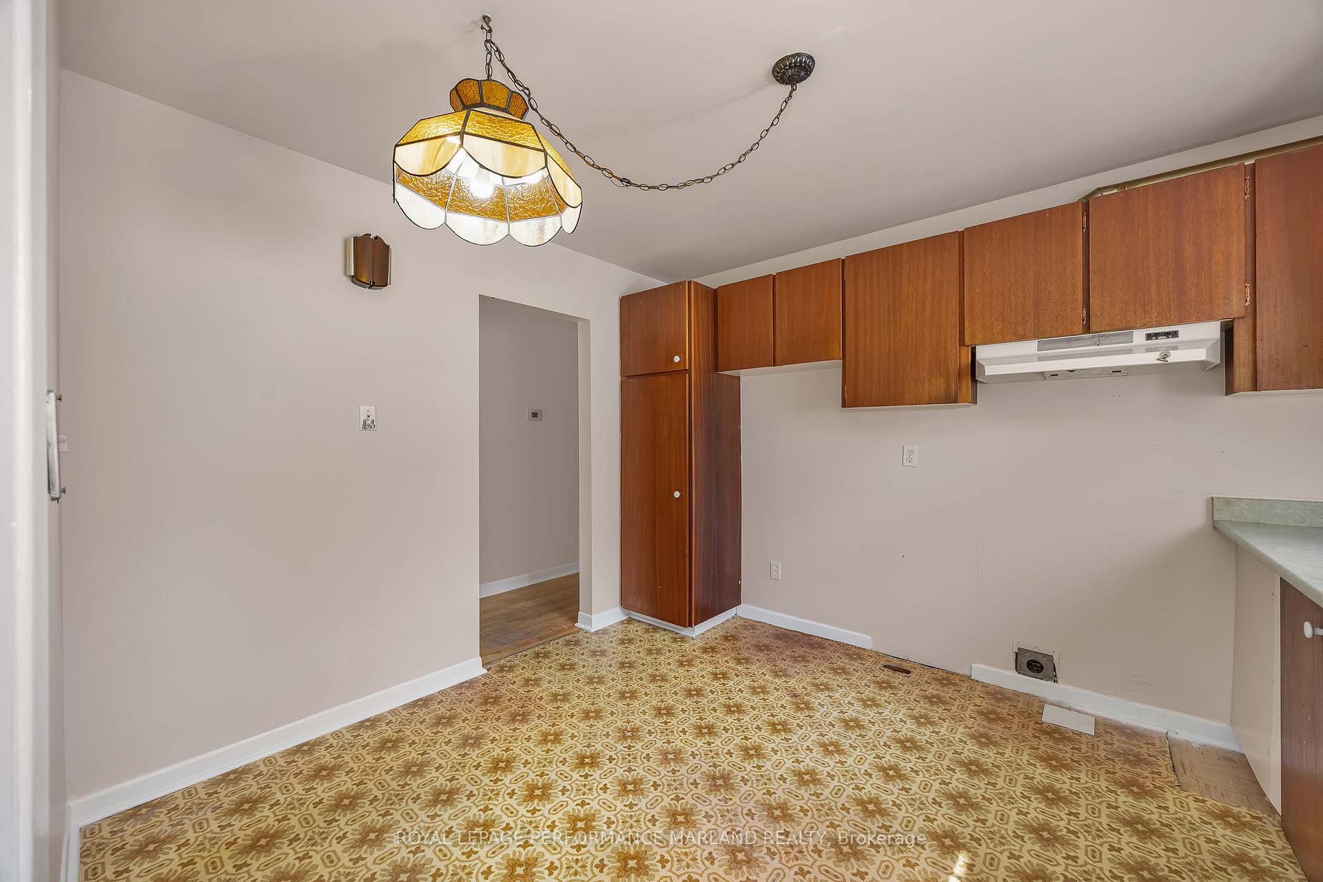 Photo 6 of 845 Forest Street S, Ottawa, Queensway Terrace North — HOMEH