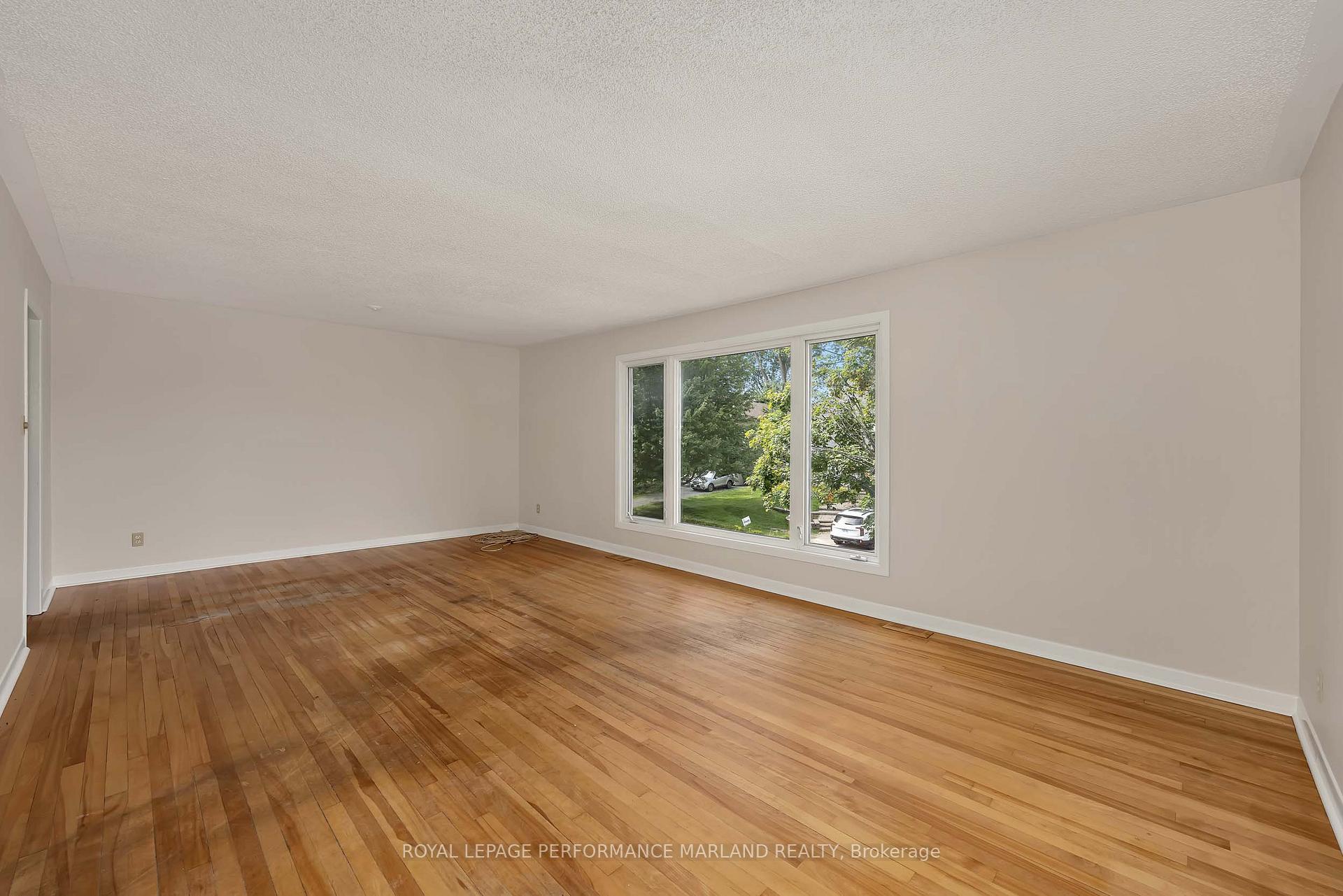 Photo 15 of 845 Forest Street S, Ottawa, Queensway Terrace North — HOMEH