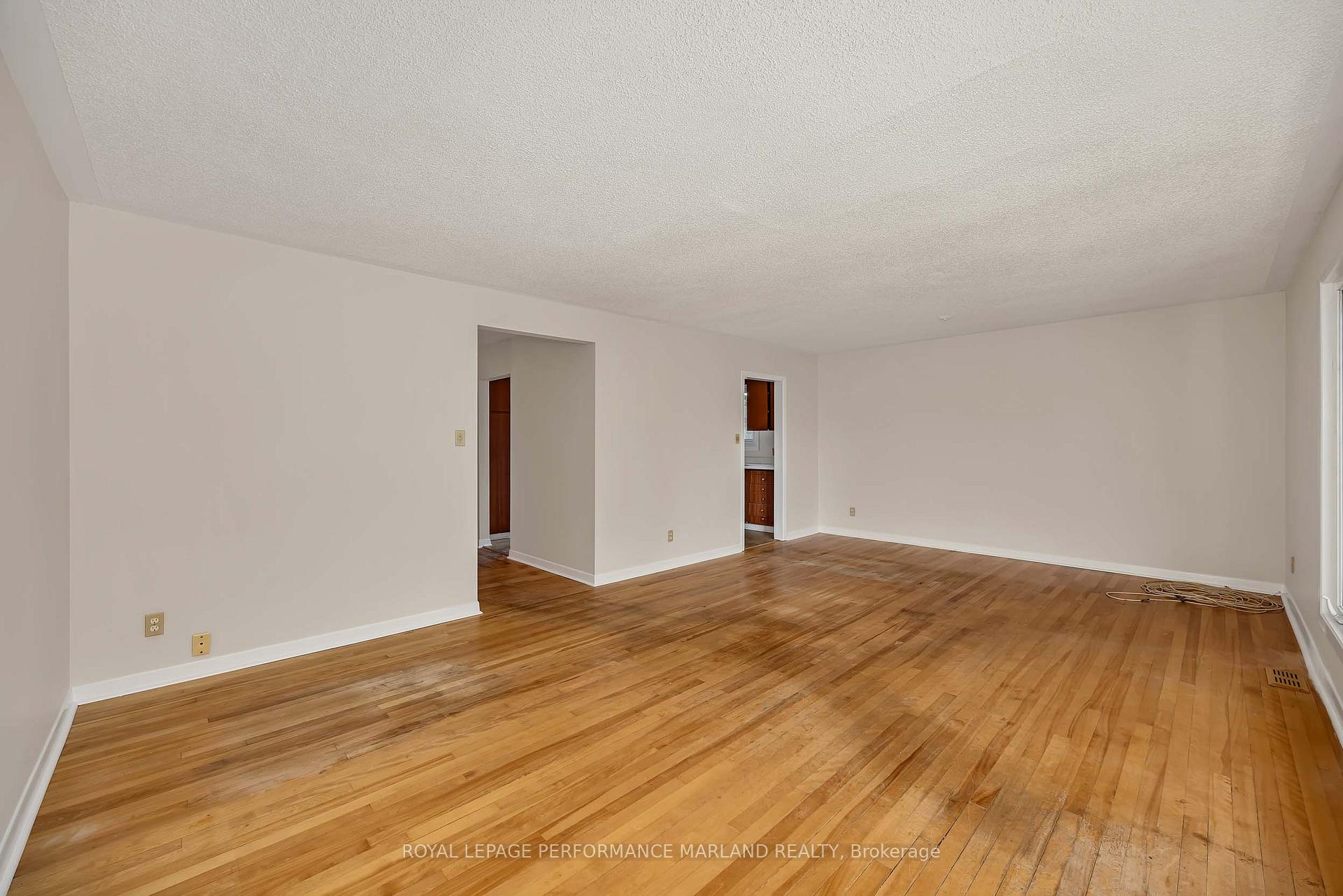 Photo 16 of 845 Forest Street S, Ottawa, Queensway Terrace North — HOMEH