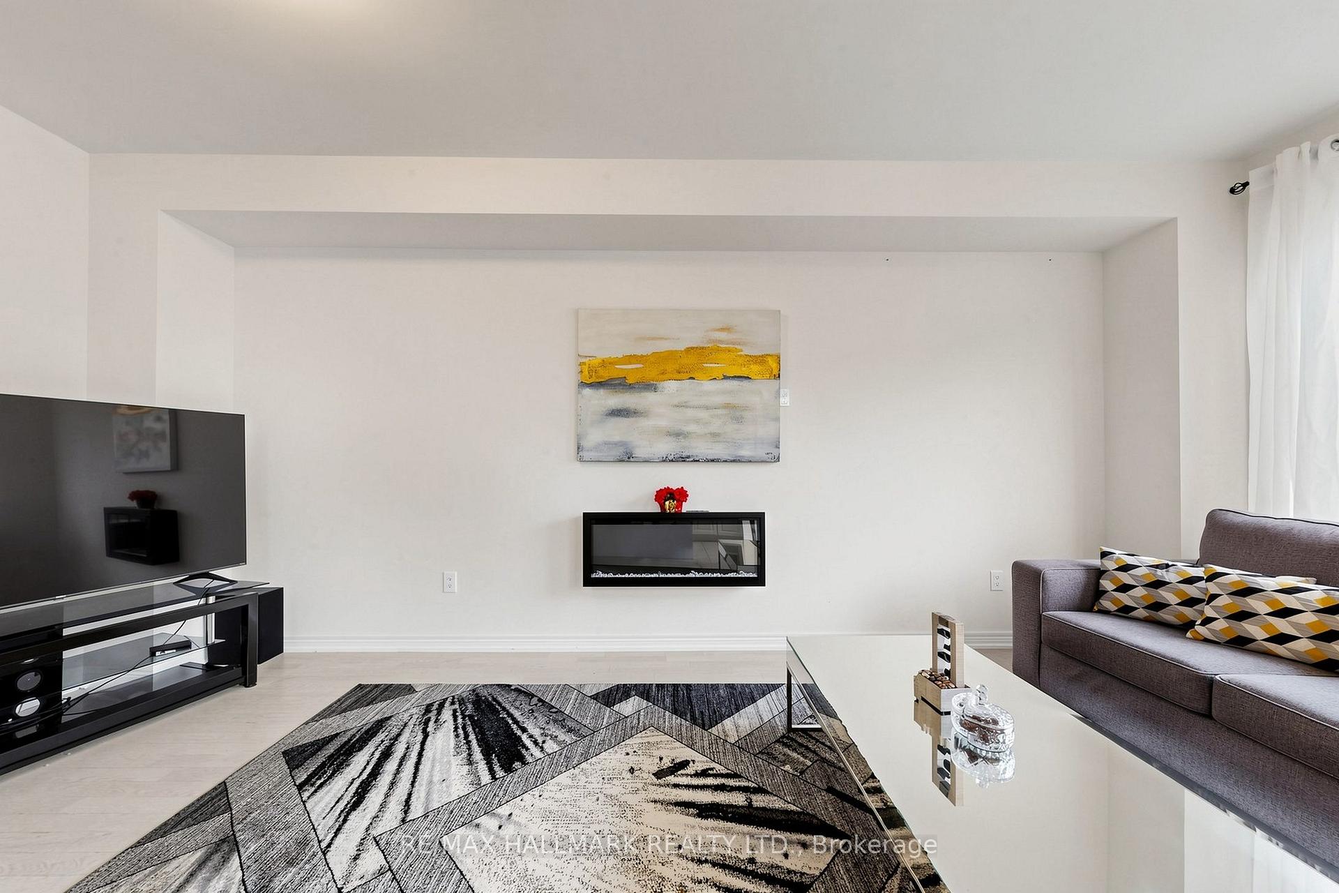 Photo 7 of 19 conarty Crescent, Whitby, Williamsburg — HOMEH