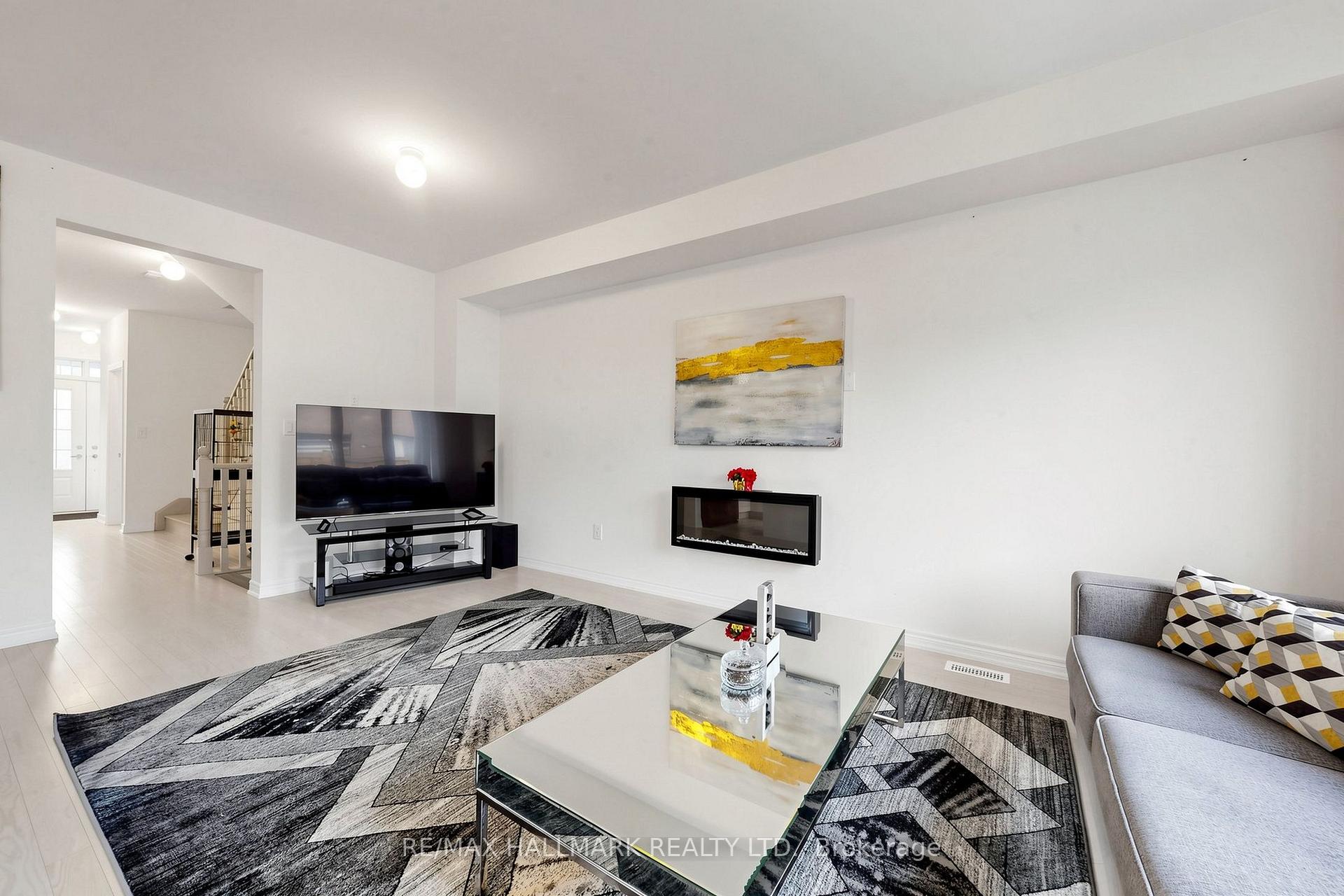 Photo 10 of 19 conarty Crescent, Whitby, Williamsburg — HOMEH