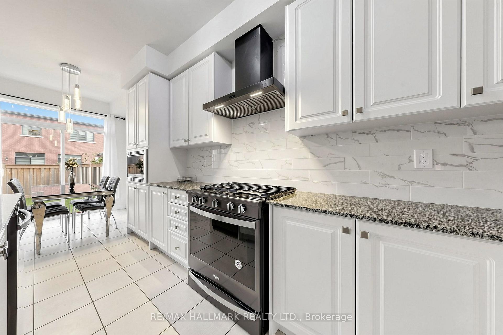 Photo 13 of 19 conarty Crescent, Whitby, Williamsburg — HOMEH