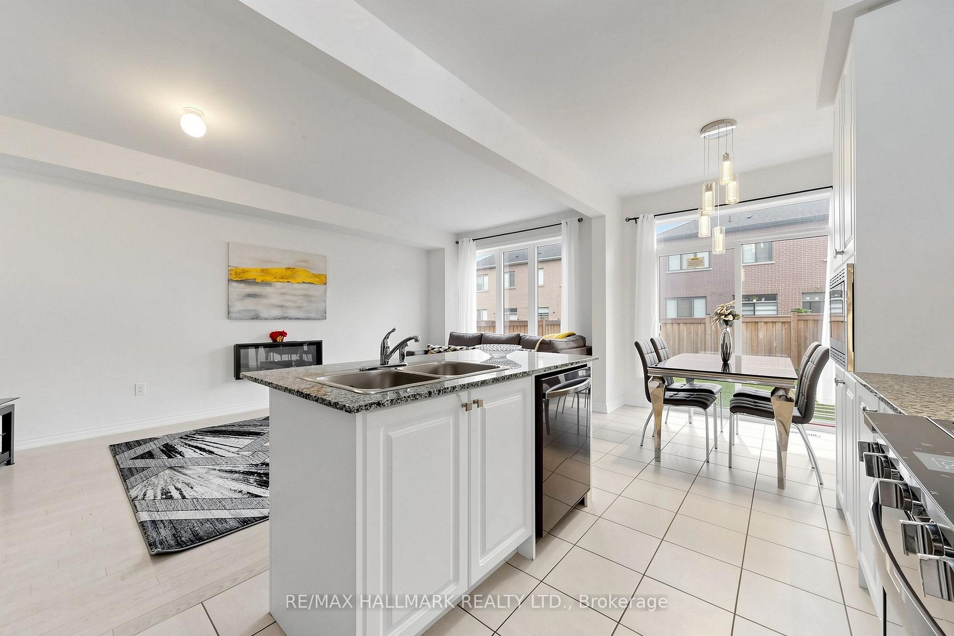 Photo 14 of 19 conarty Crescent, Whitby, Williamsburg — HOMEH