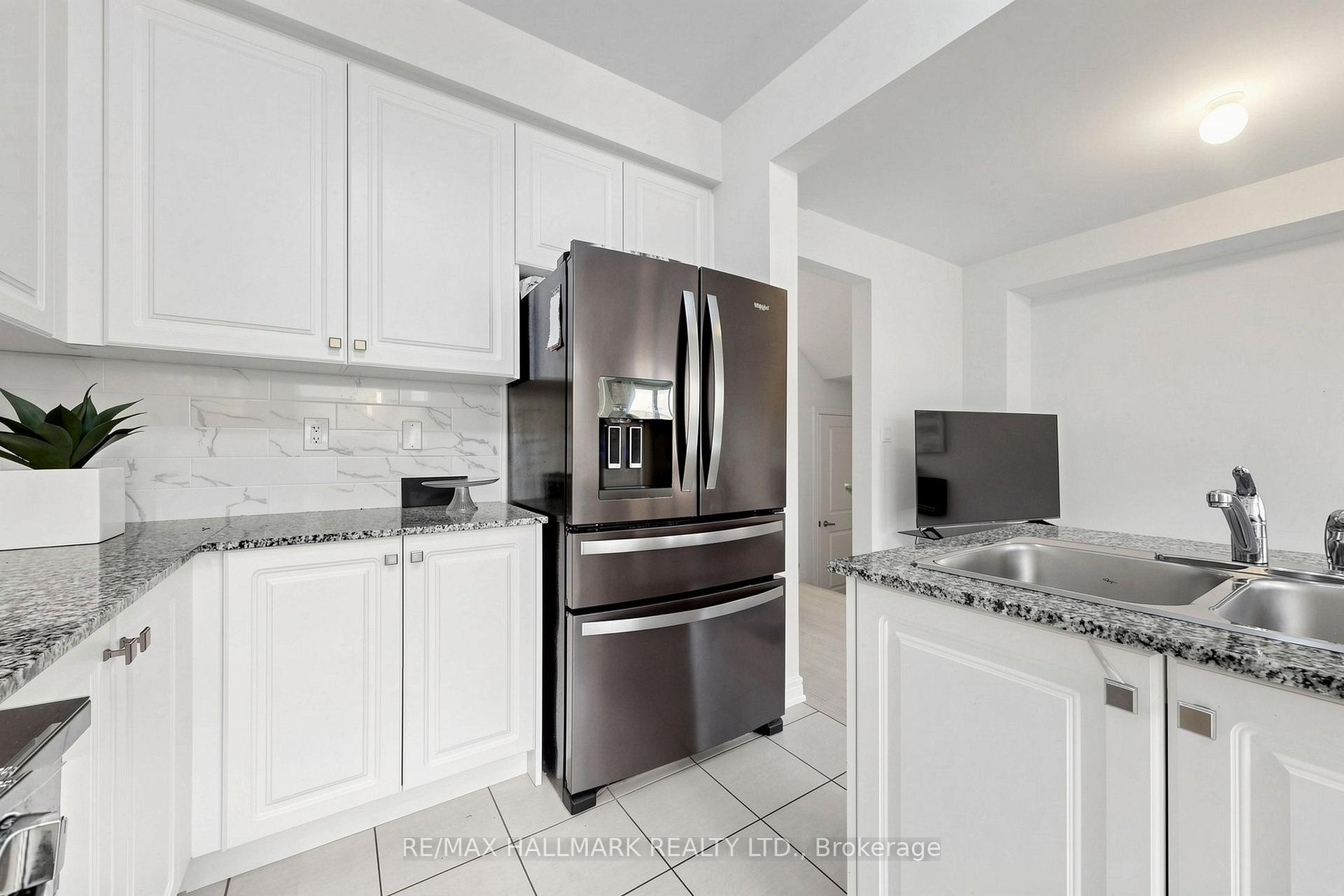 Photo 15 of 19 conarty Crescent, Whitby, Williamsburg — HOMEH