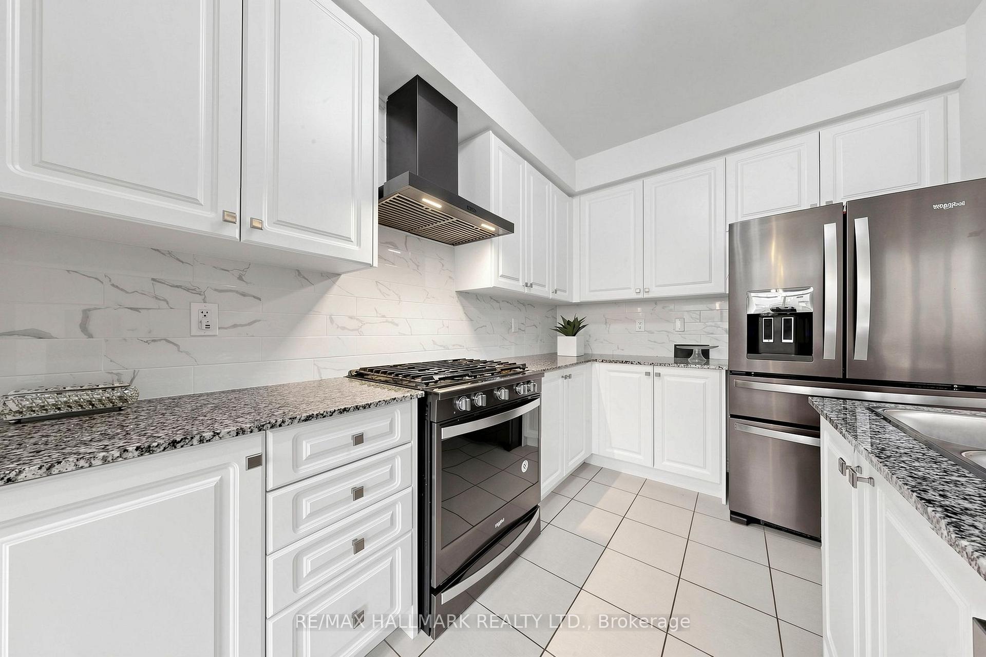 Photo 16 of 19 conarty Crescent, Whitby, Williamsburg — HOMEH