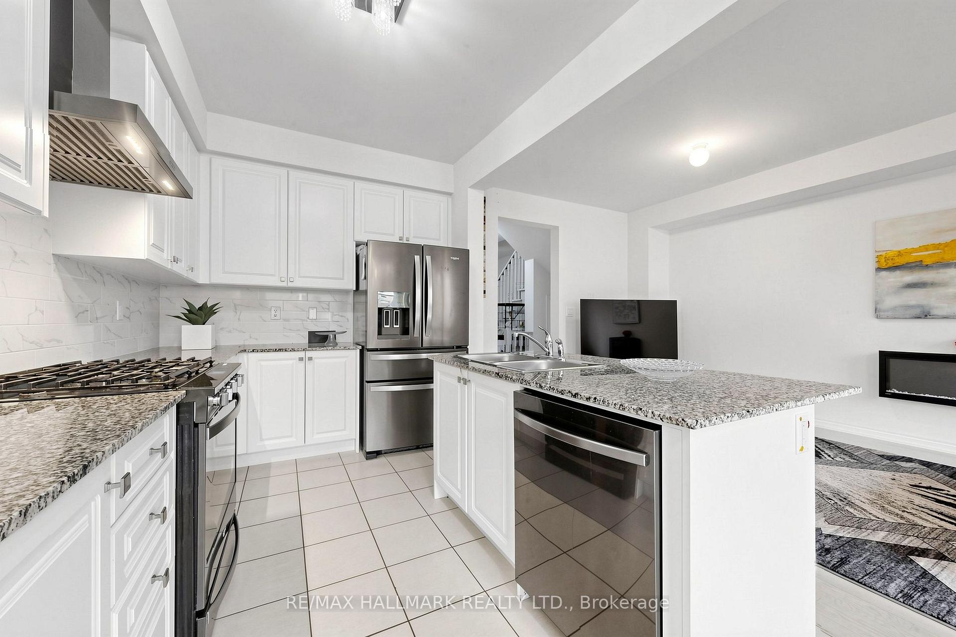 Photo 17 of 19 conarty Crescent, Whitby, Williamsburg — HOMEH