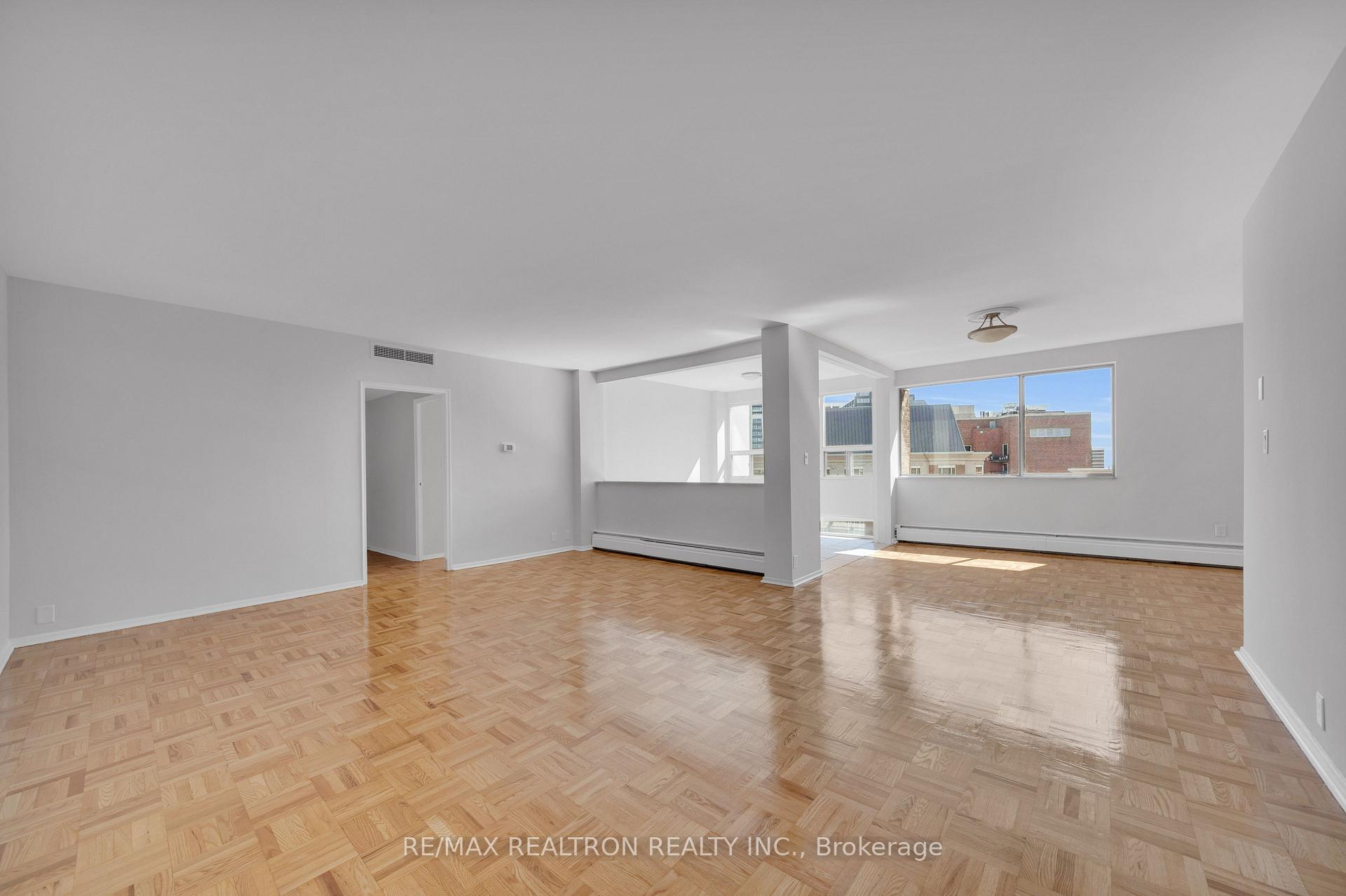 Photo 2 of Unit 1501, 9 Deer Park Crescent, Toronto, Yonge-St. Clair — HOMEH