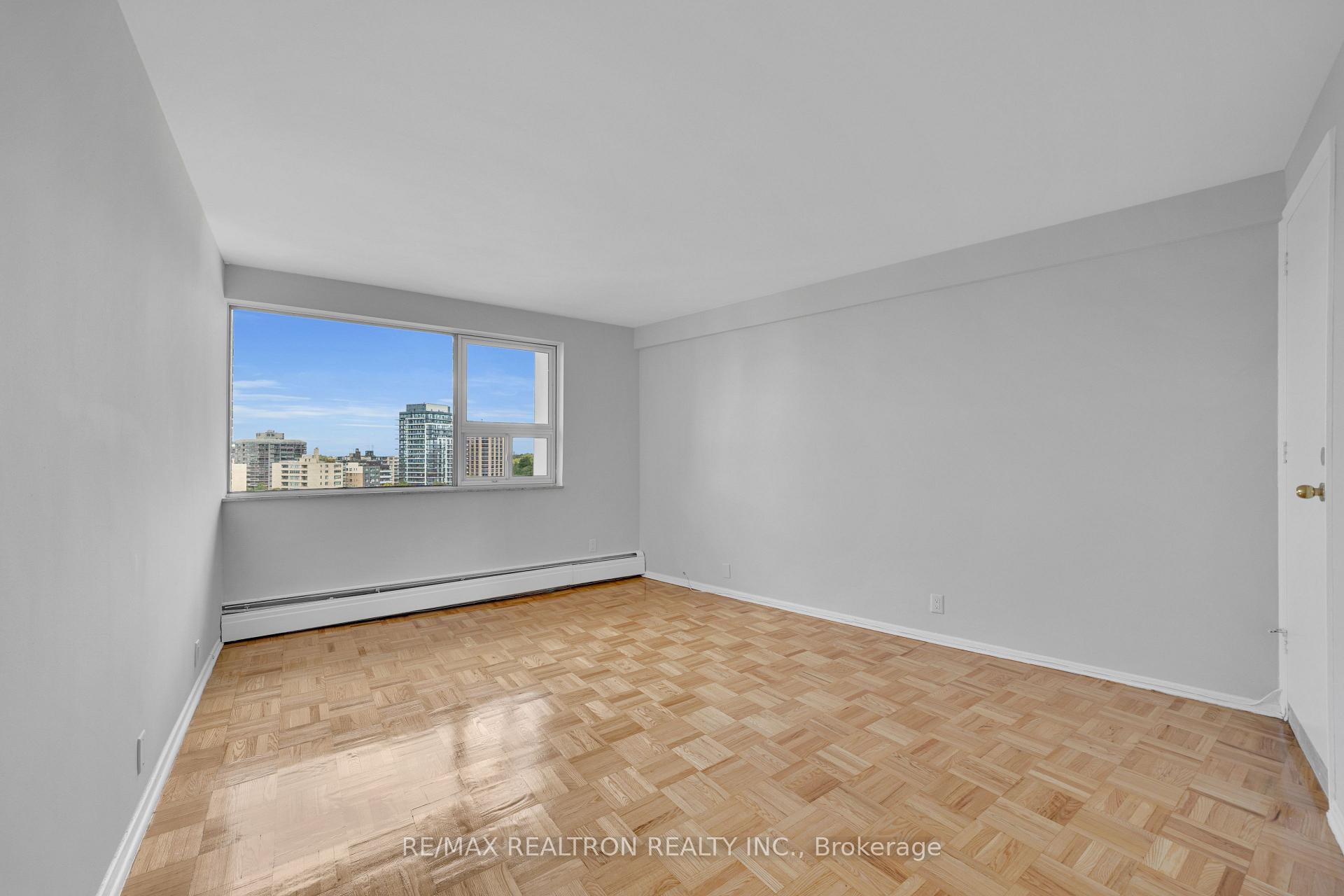 Photo 31 of Unit 1501, 9 Deer Park Crescent, Toronto, Yonge-St. Clair — HOMEH