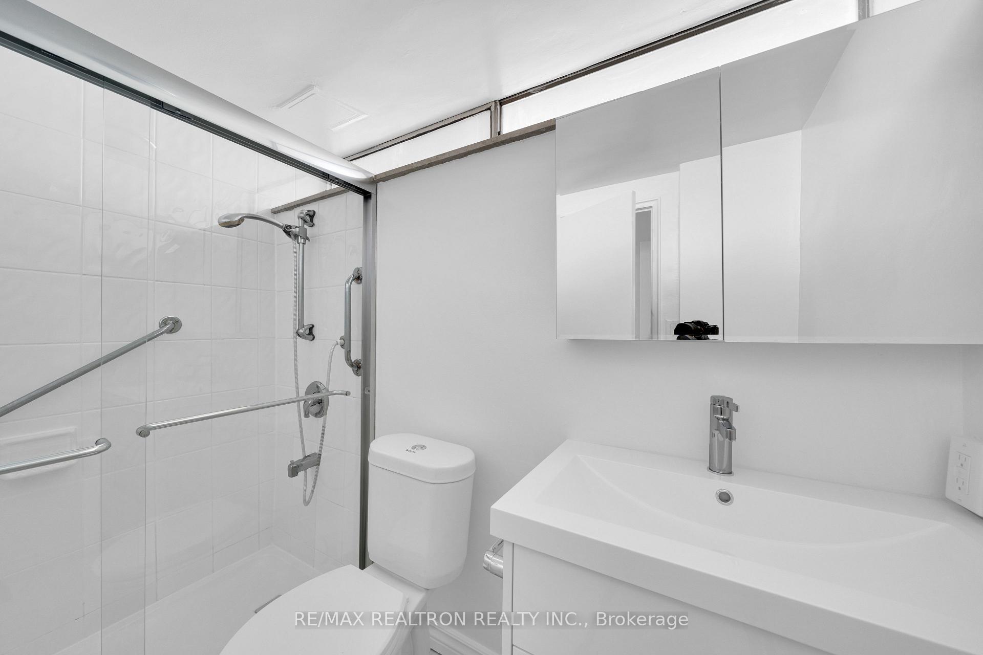 Photo 36 of Unit 1501, 9 Deer Park Crescent, Toronto, Yonge-St. Clair — HOMEH