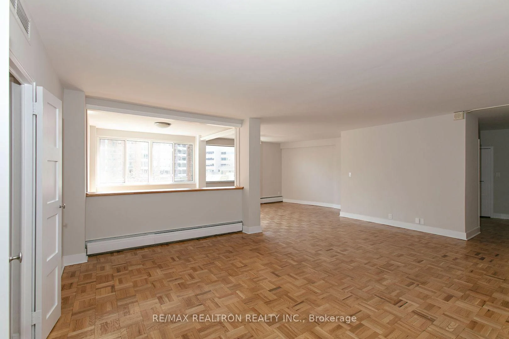 Photo 1 of Unit 1501, 9 Deer Park Crescent, Toronto, Yonge-St. Clair — HOMEH