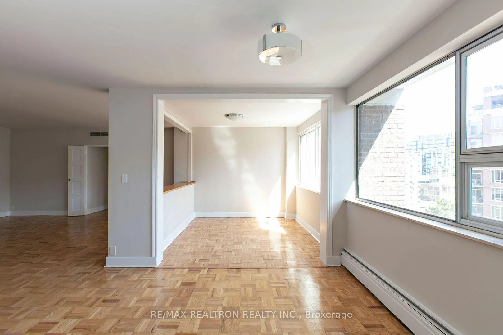 Photo 9 of Unit 1501, 9 Deer Park Crescent, Toronto, Yonge-St. Clair — HOMEH