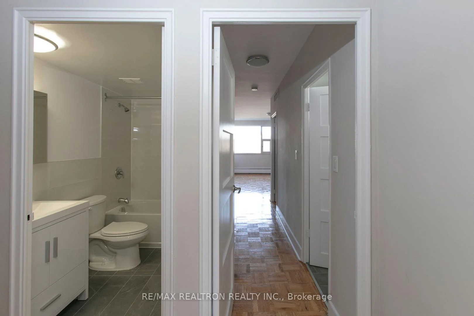 Photo 11 of Unit 1501, 9 Deer Park Crescent, Toronto, Yonge-St. Clair — HOMEH