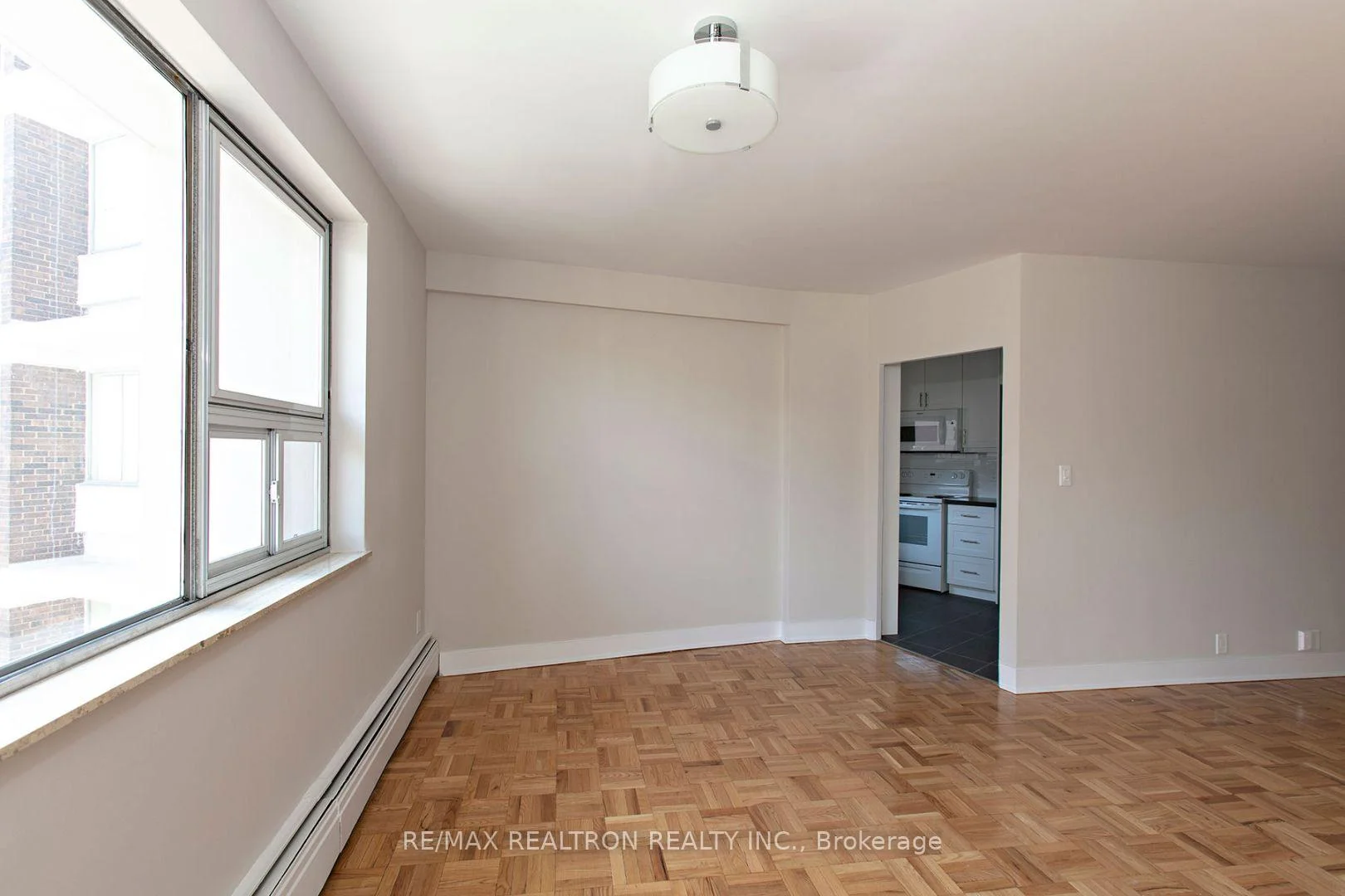 Photo 12 of Unit 1501, 9 Deer Park Crescent, Toronto, Yonge-St. Clair — HOMEH