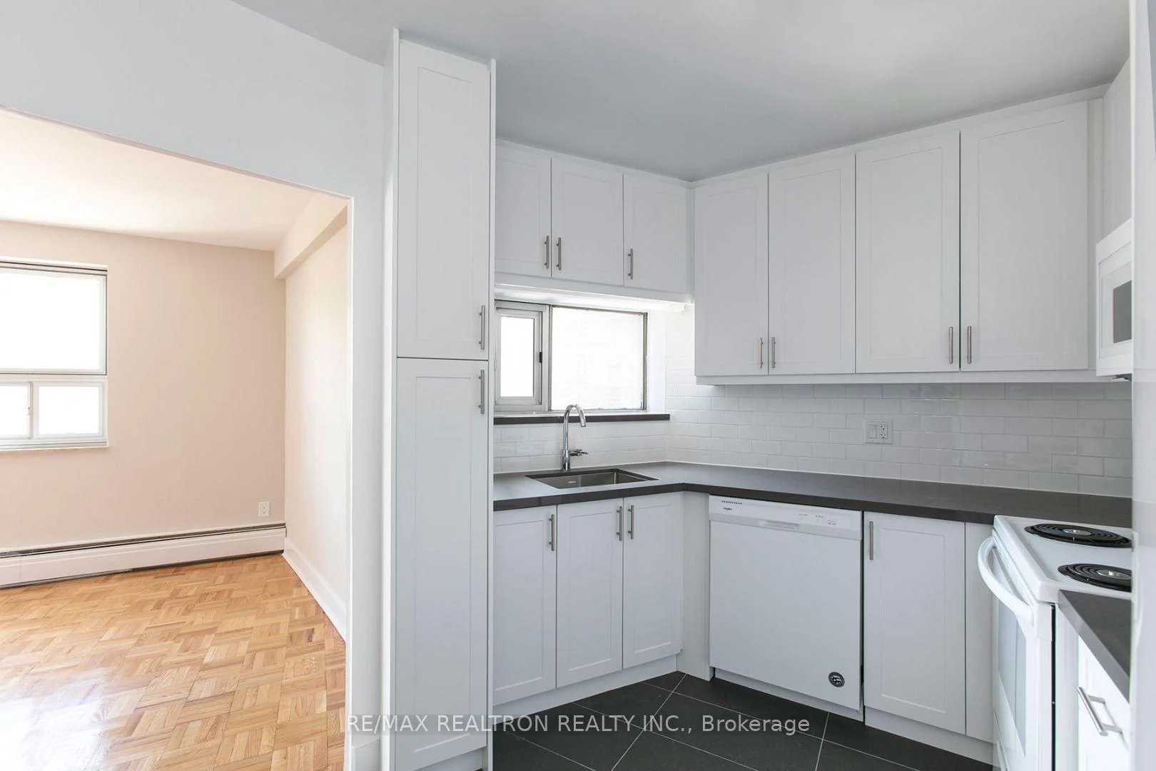 Photo 18 of Unit 1501, 9 Deer Park Crescent, Toronto, Yonge-St. Clair — HOMEH
