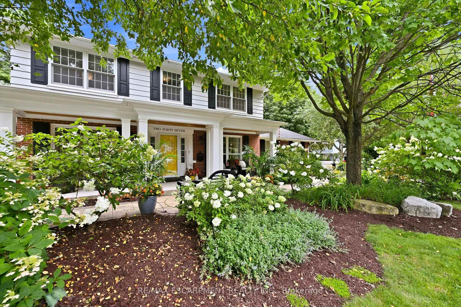 Front of 247 Linwood Crescent