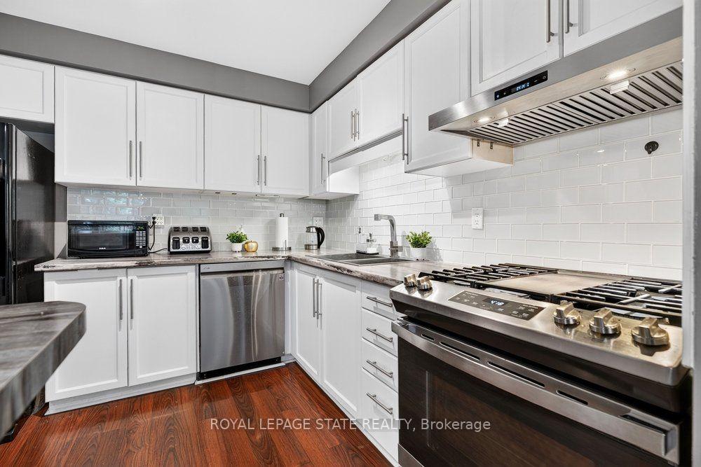 Photo 2 of Unit 11, 44 Frances Avenue, Hamilton, Lakeshore — HOMEH