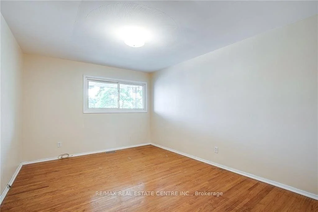 Photo 2 of Unit Bsmt, 49 Selkirk Avenue, Hamilton, Normanhurst — HOMEH