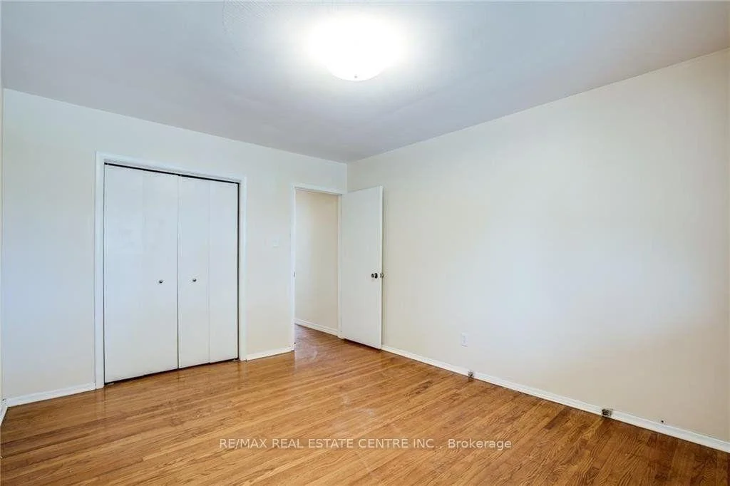 Photo 3 of Unit Bsmt, 49 Selkirk Avenue, Hamilton, Normanhurst — HOMEH