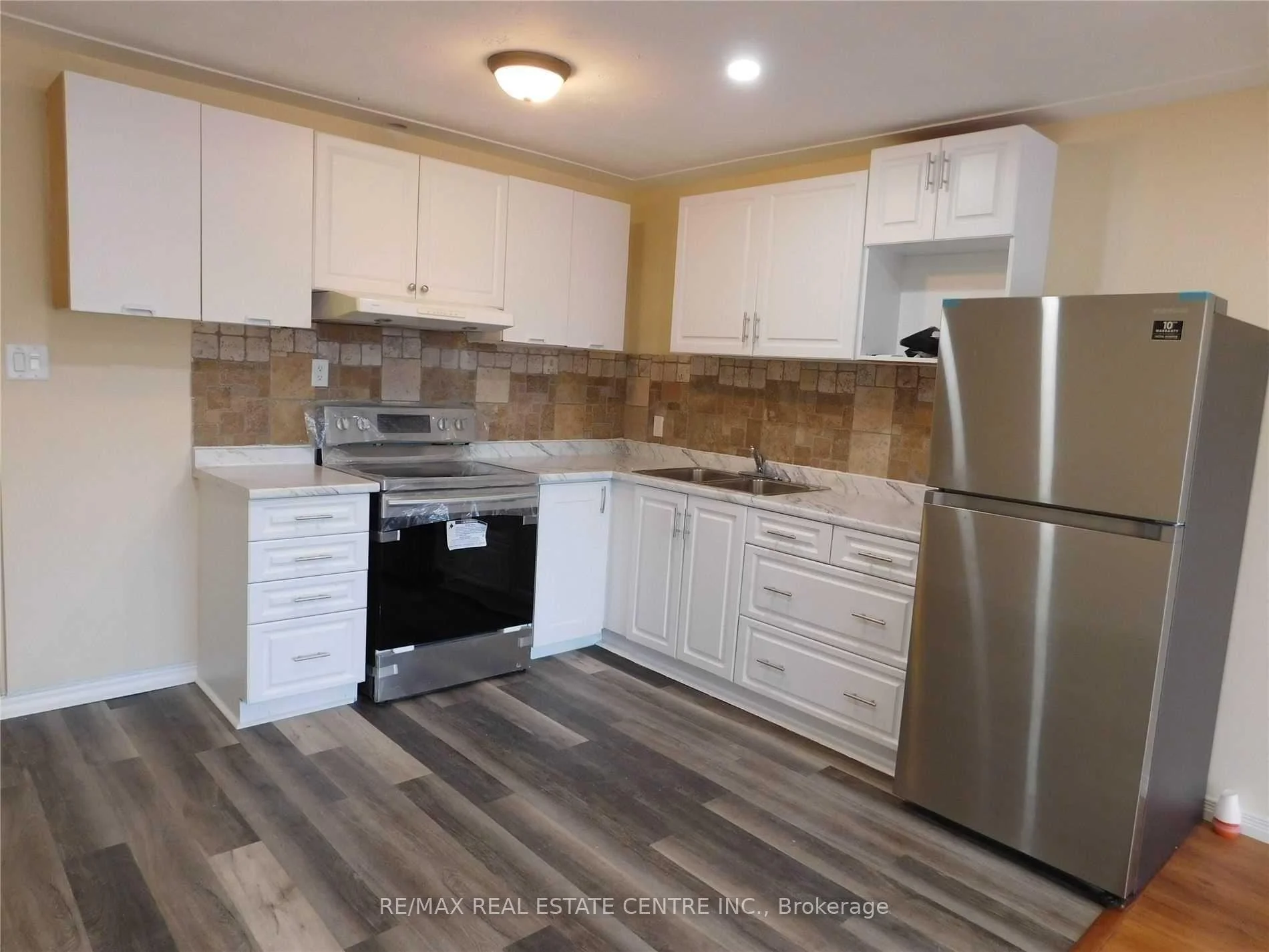Photo 5 of Unit Bsmt, 49 Selkirk Avenue, Hamilton, Normanhurst — HOMEH