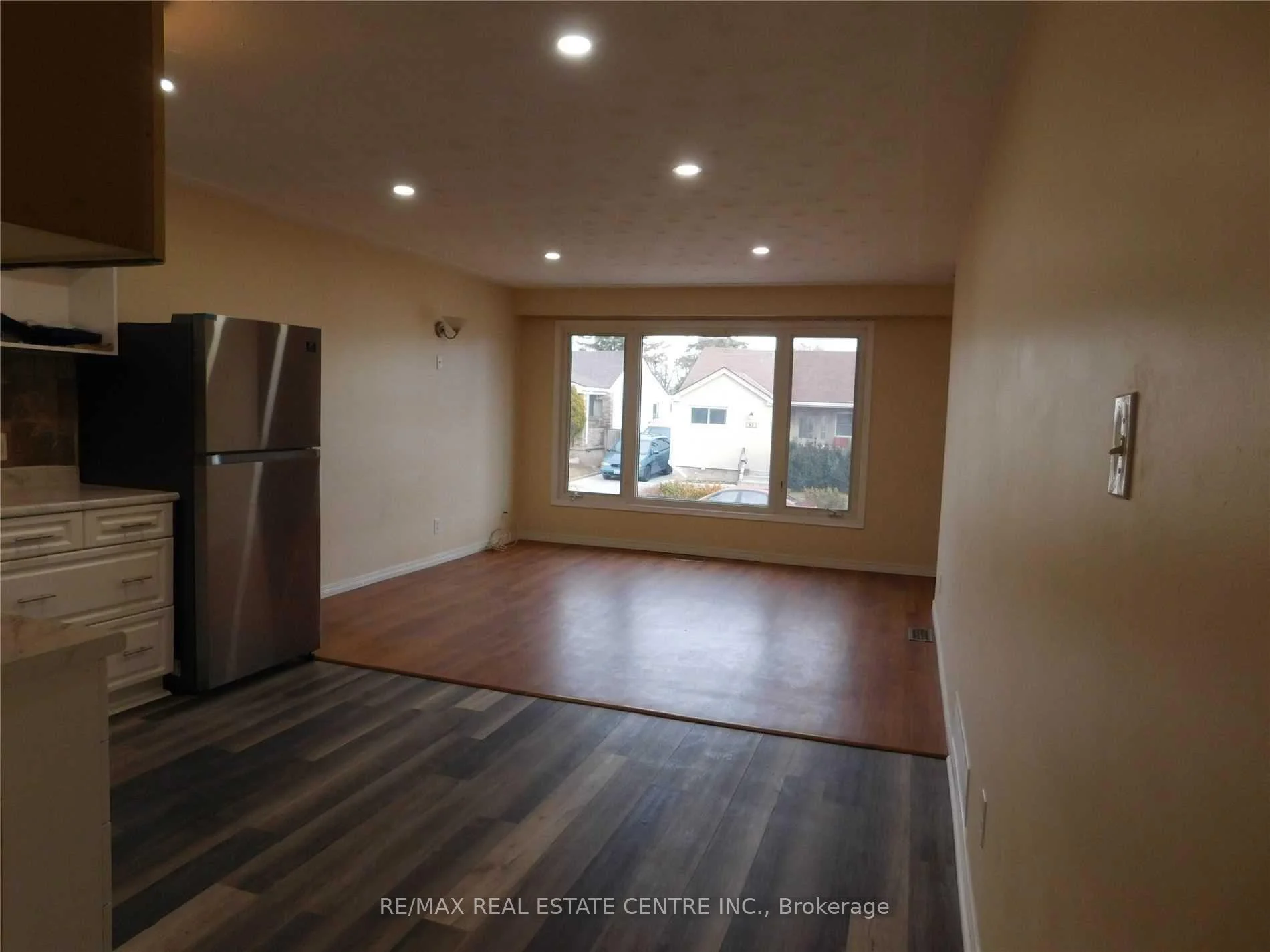 Photo 6 of Unit Bsmt, 49 Selkirk Avenue, Hamilton, Normanhurst — HOMEH