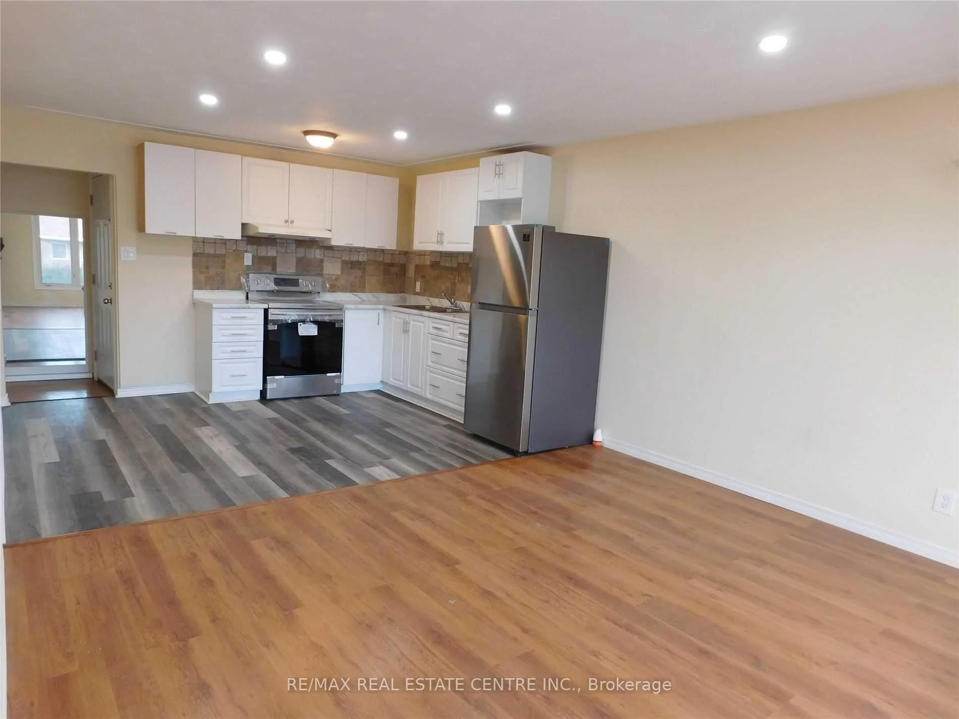 Photo 9 of Unit Bsmt, 49 Selkirk Avenue, Hamilton, Normanhurst — HOMEH