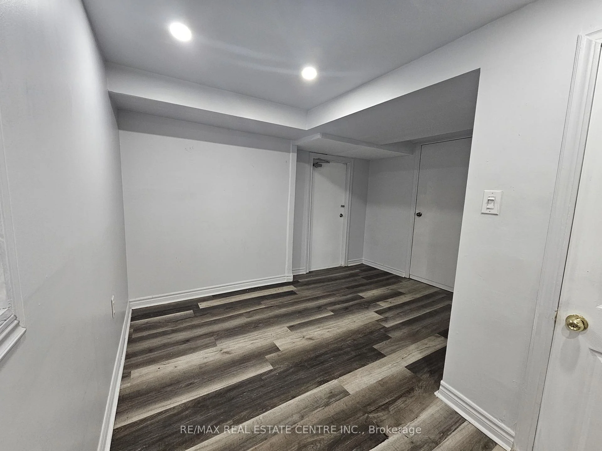 Photo 19 of Unit Bsmt, 49 Selkirk Avenue, Hamilton, Normanhurst — HOMEH