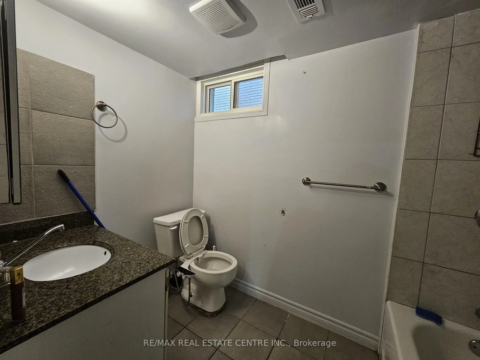 Photo 23 of Unit Bsmt, 49 Selkirk Avenue, Hamilton, Normanhurst — HOMEH