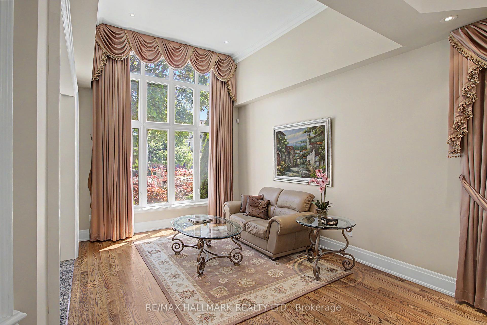 Photo 7 of 102 Duncan Road, Richmond Hill, Langstaff — HOMEH