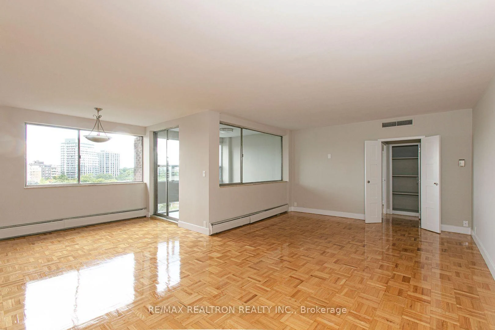 Photo 1 of Unit 1602, 9 Deer Park Crescent, Toronto, Yonge-St. Clair — HOMEH