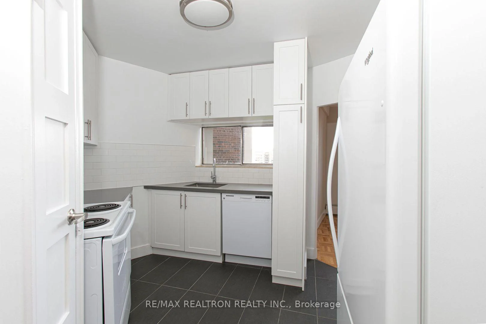 Photo 9 of Unit 1602, 9 Deer Park Crescent, Toronto, Yonge-St. Clair — HOMEH