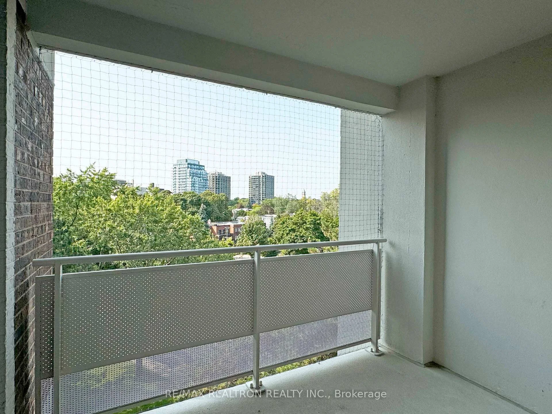 Photo 15 of Unit 1602, 9 Deer Park Crescent, Toronto, Yonge-St. Clair — HOMEH